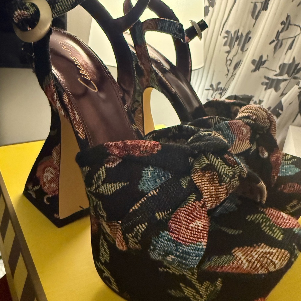 Circus NY floral platform heels 6